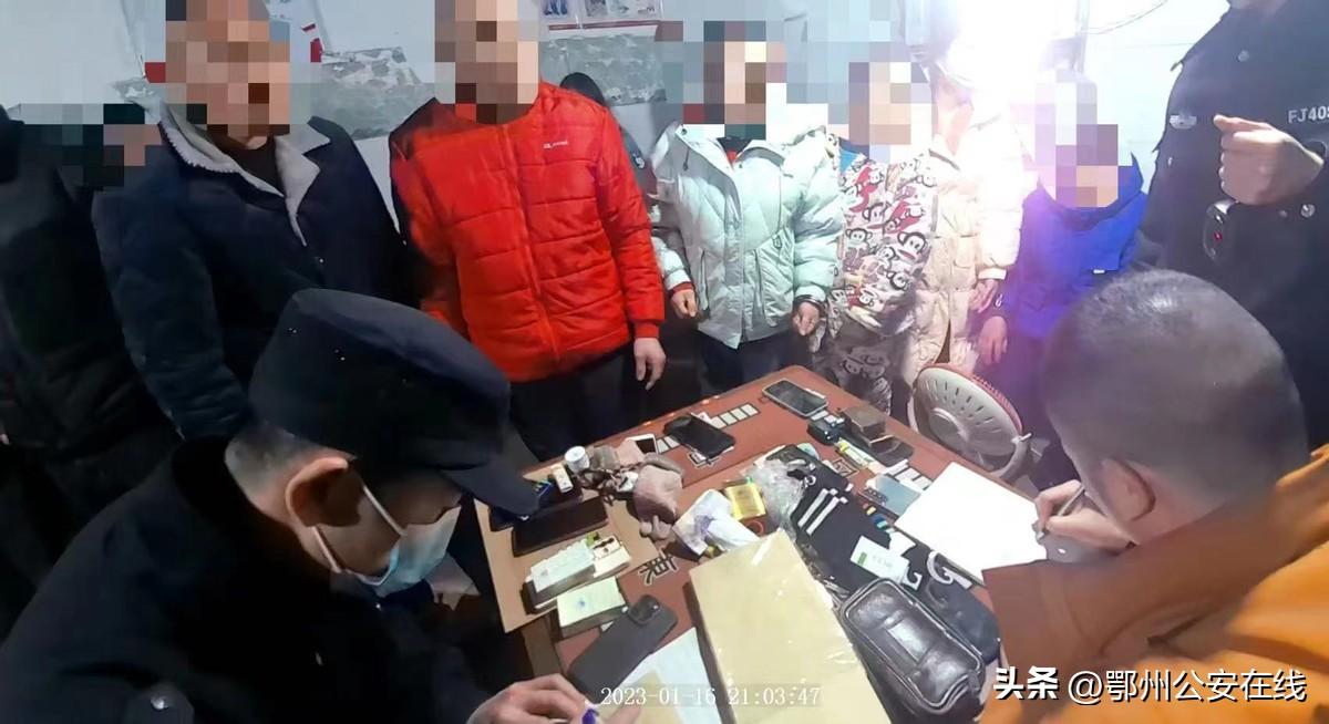 3分钟教你科普“新又实用扑克牌斗牛游戏怎么玩才能赢—详细解说+新浪科技