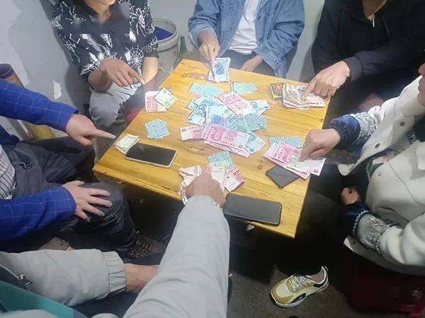 一分钟教你“炸-金花如何给自己发好牌_《爱问知识人 使用说明》
